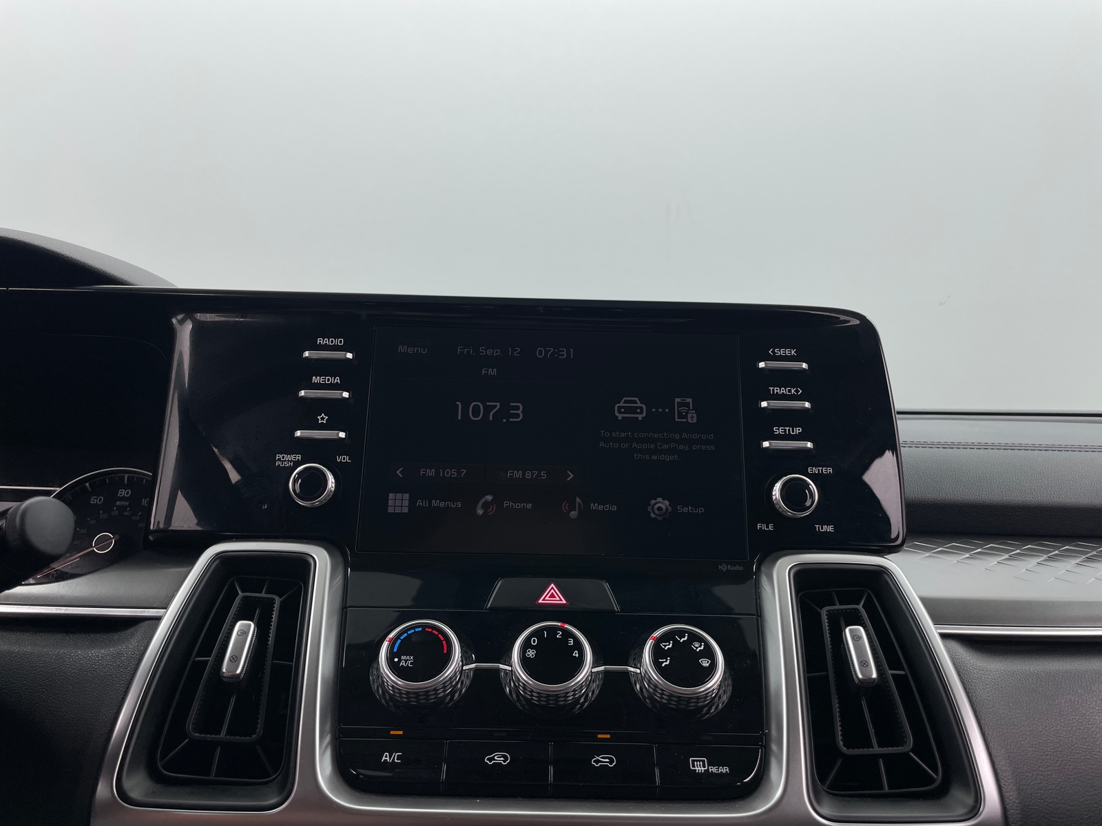 Thumbnail: 2022 Kia Sorento - 4