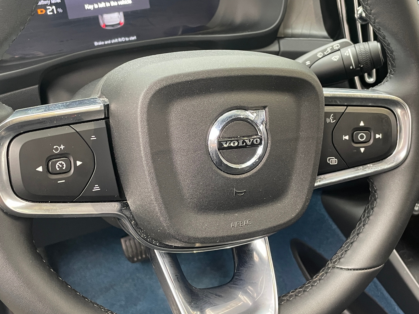 Thumbnail: 2023 Volvo XC40 - 4