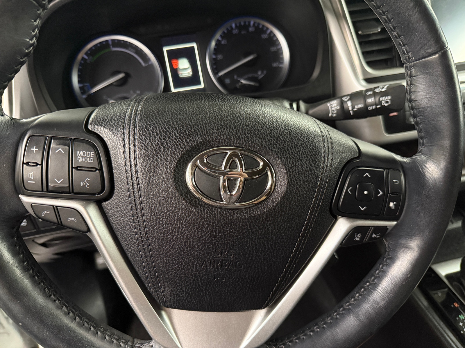 Thumbnail: 2017 Toyota Highlander - 4