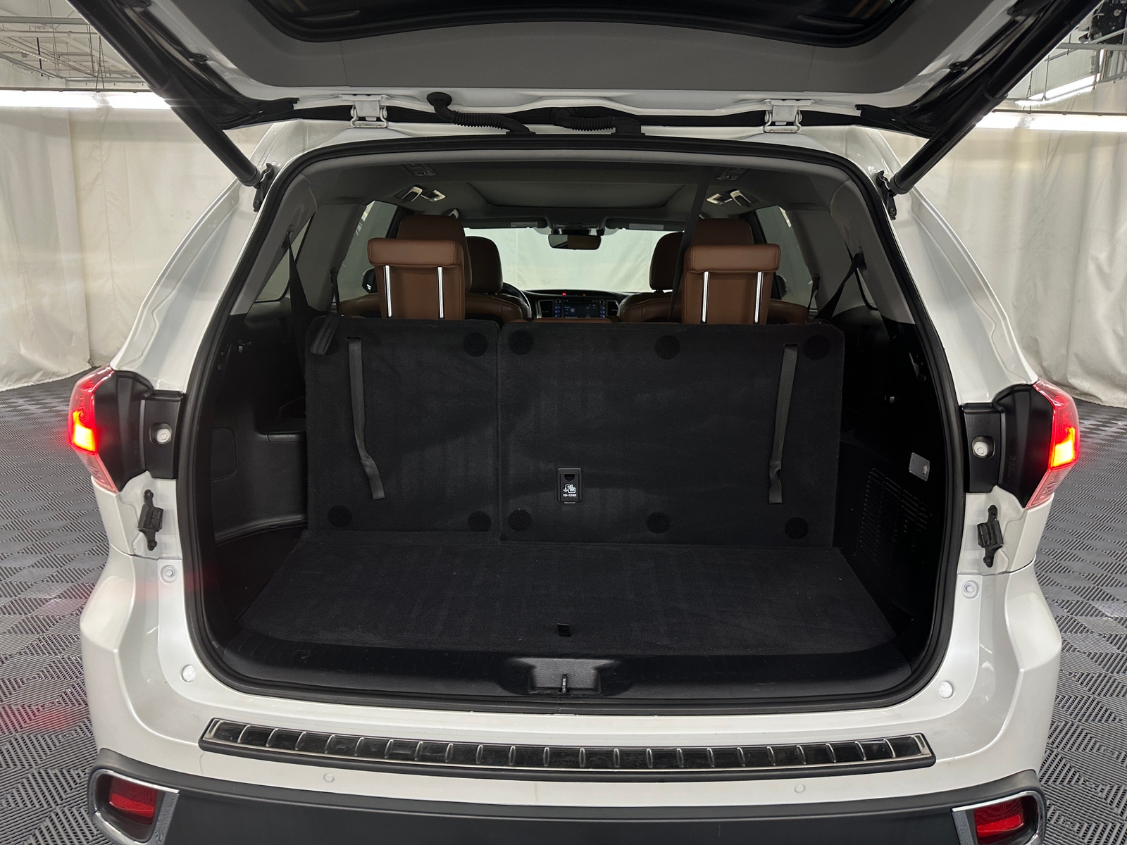 Thumbnail: 2017 Toyota Highlander - 6