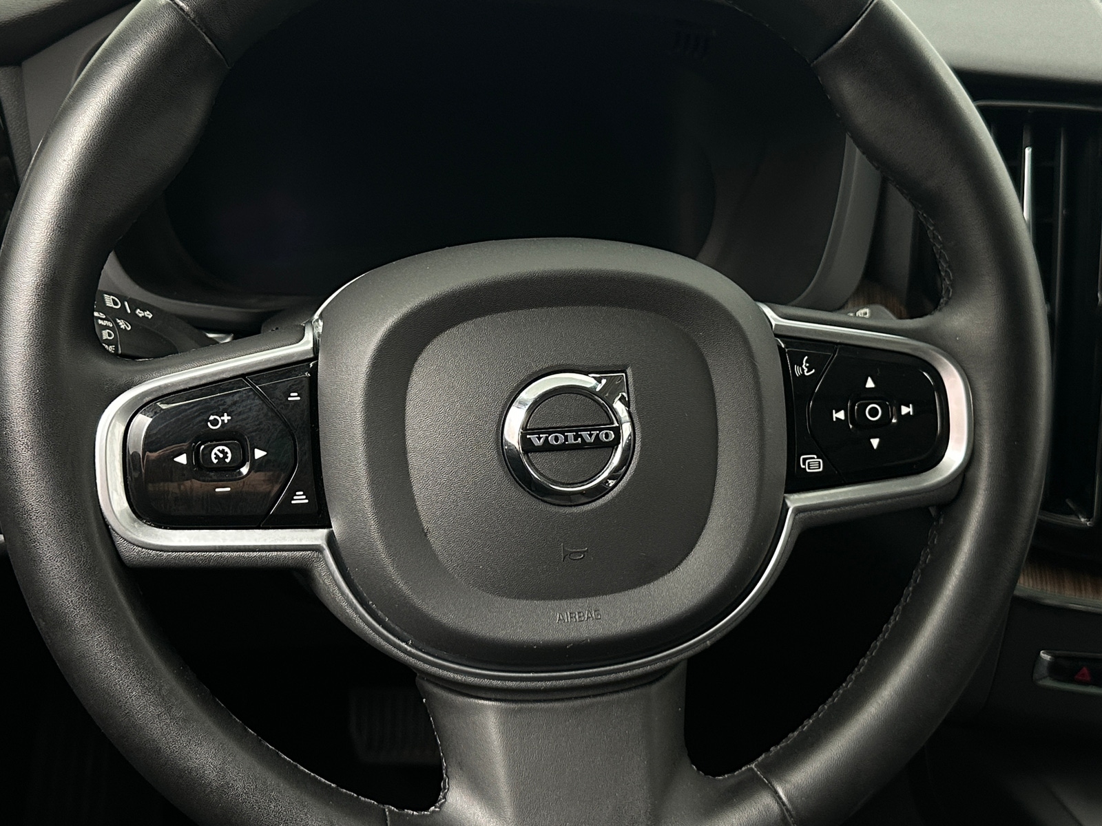 Thumbnail: 2023 Volvo XC60 - 4
