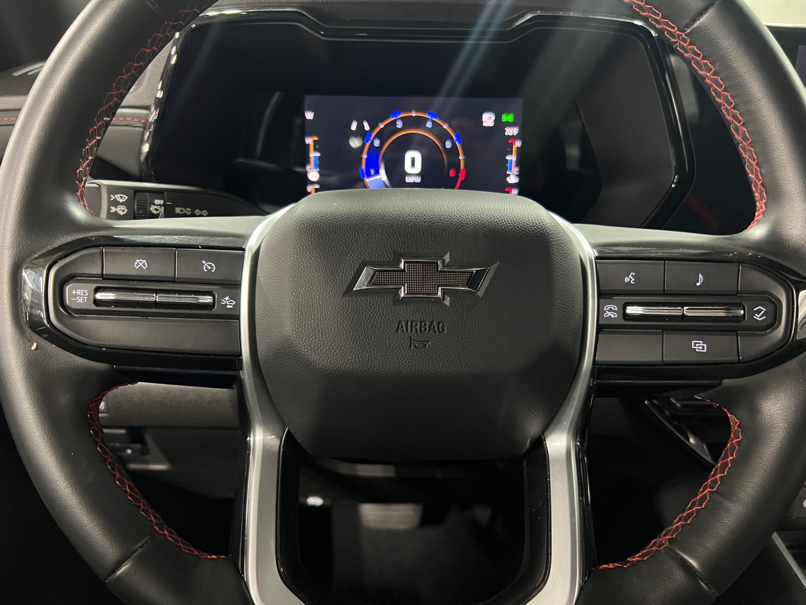 Thumbnail: 2023 Chevrolet Colorado - 5