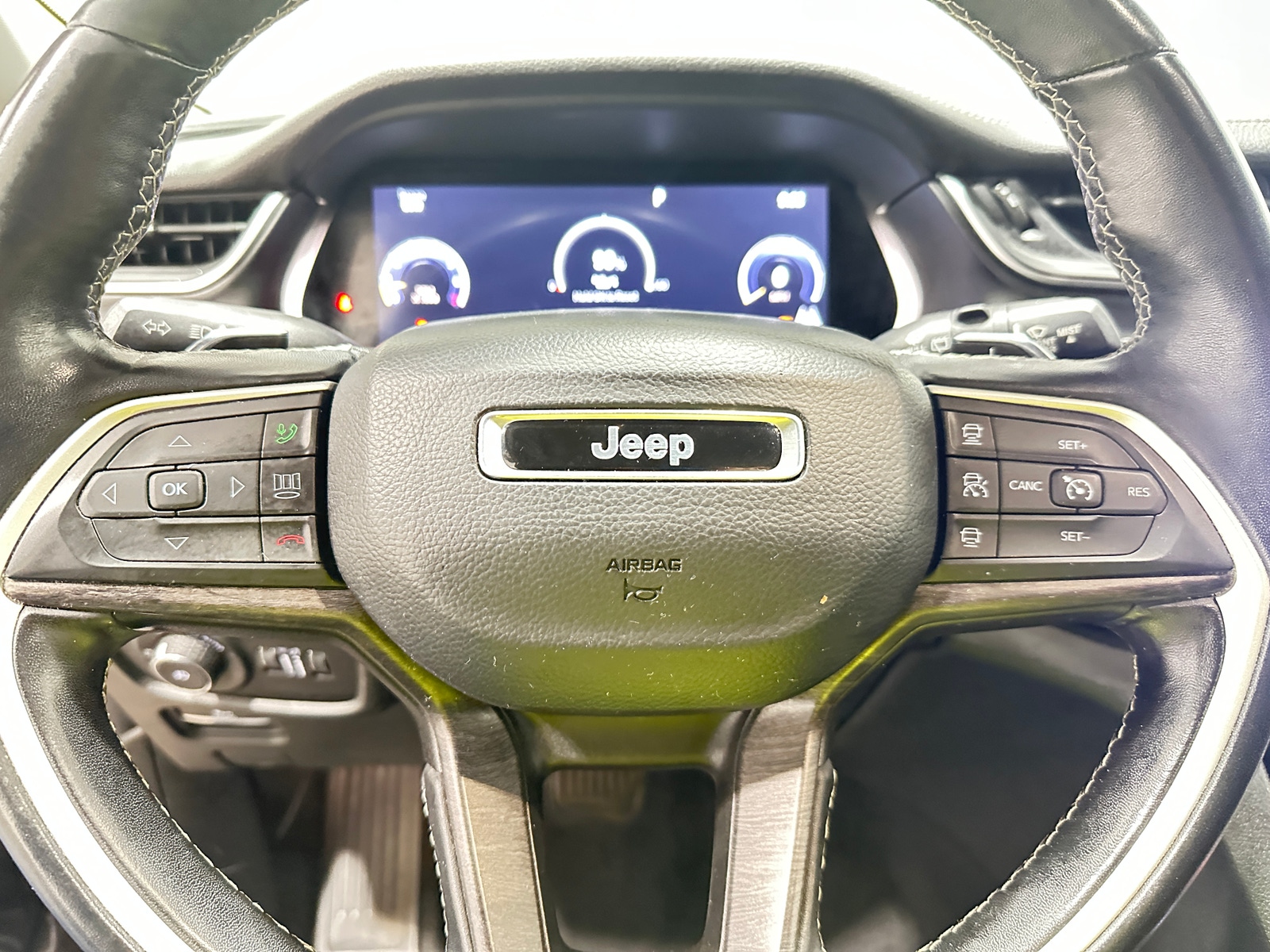 Thumbnail: 2022 Jeep Grand Cherokee L - 4