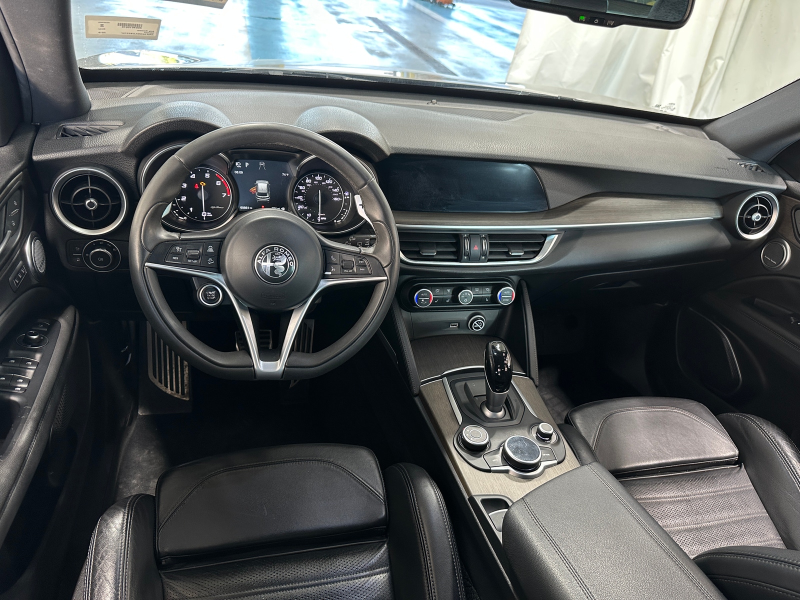 Thumbnail: 2018 Alfa Romeo Stelvio - 2