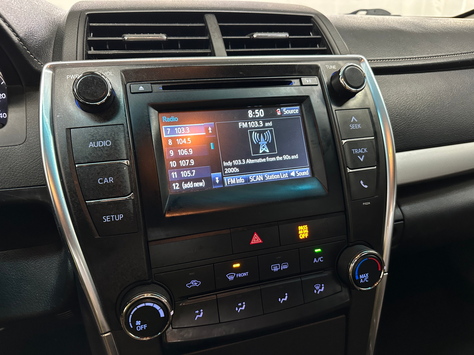 Thumbnail: 2016 Toyota Camry - 4