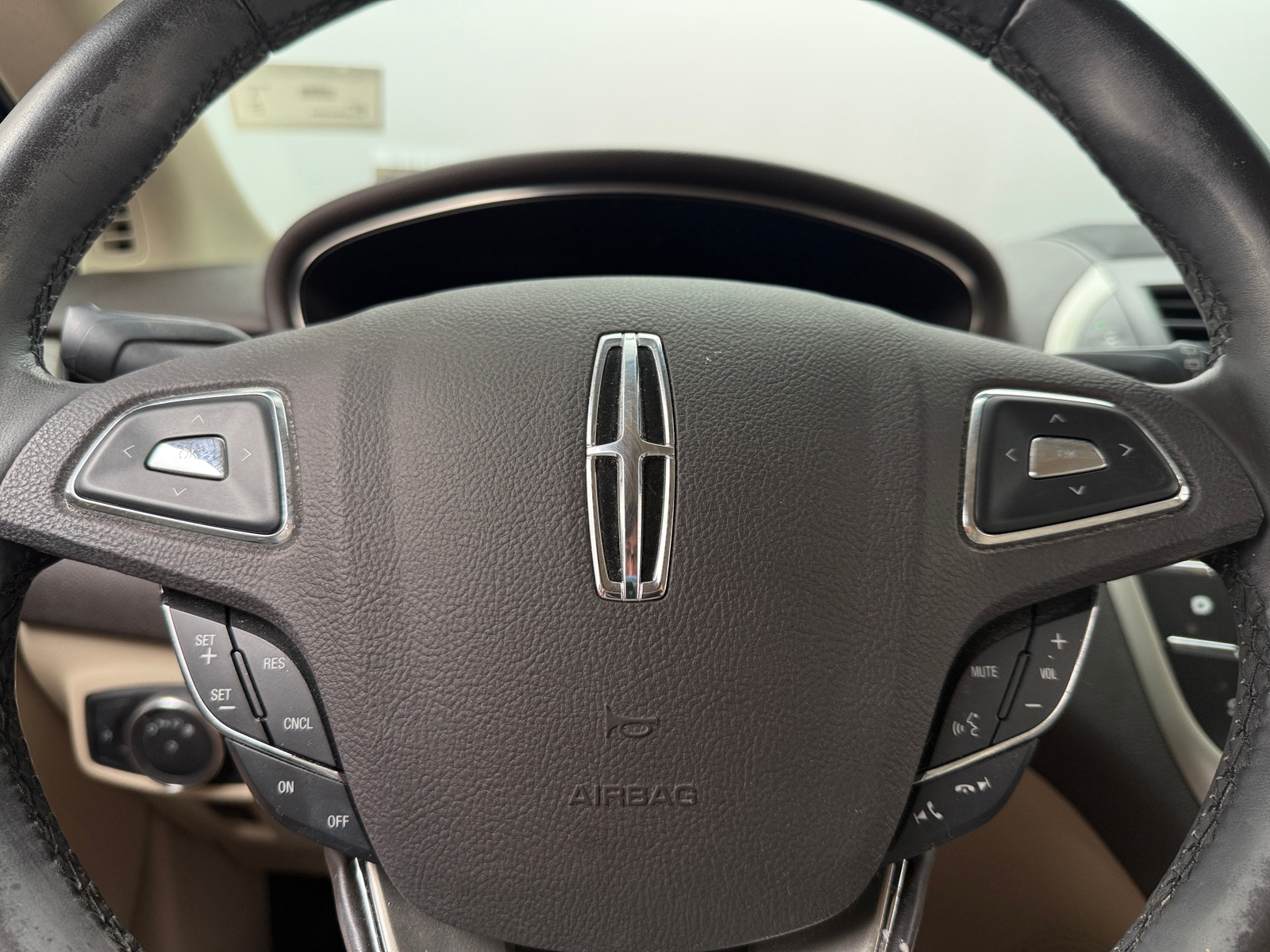 Thumbnail: 2017 Lincoln MKC - 4
