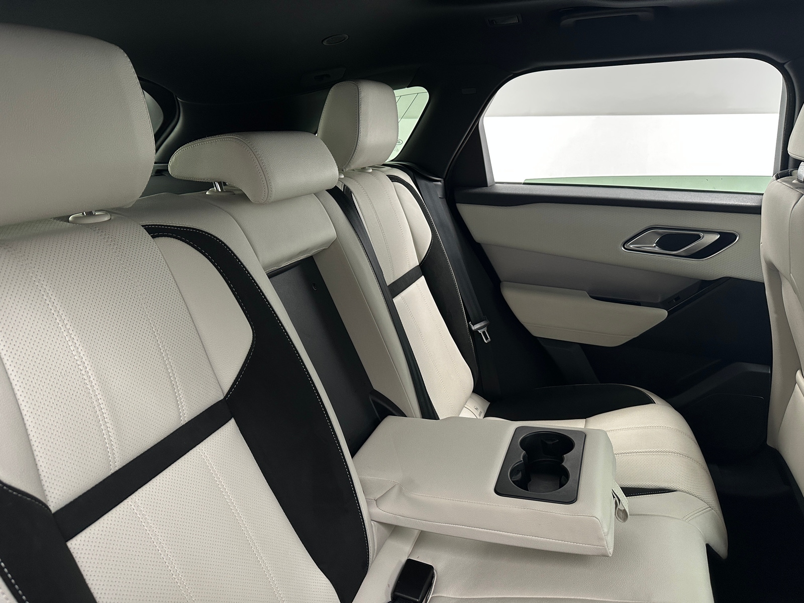 Thumbnail: 2022 Land Rover Range Rover Velar - 5