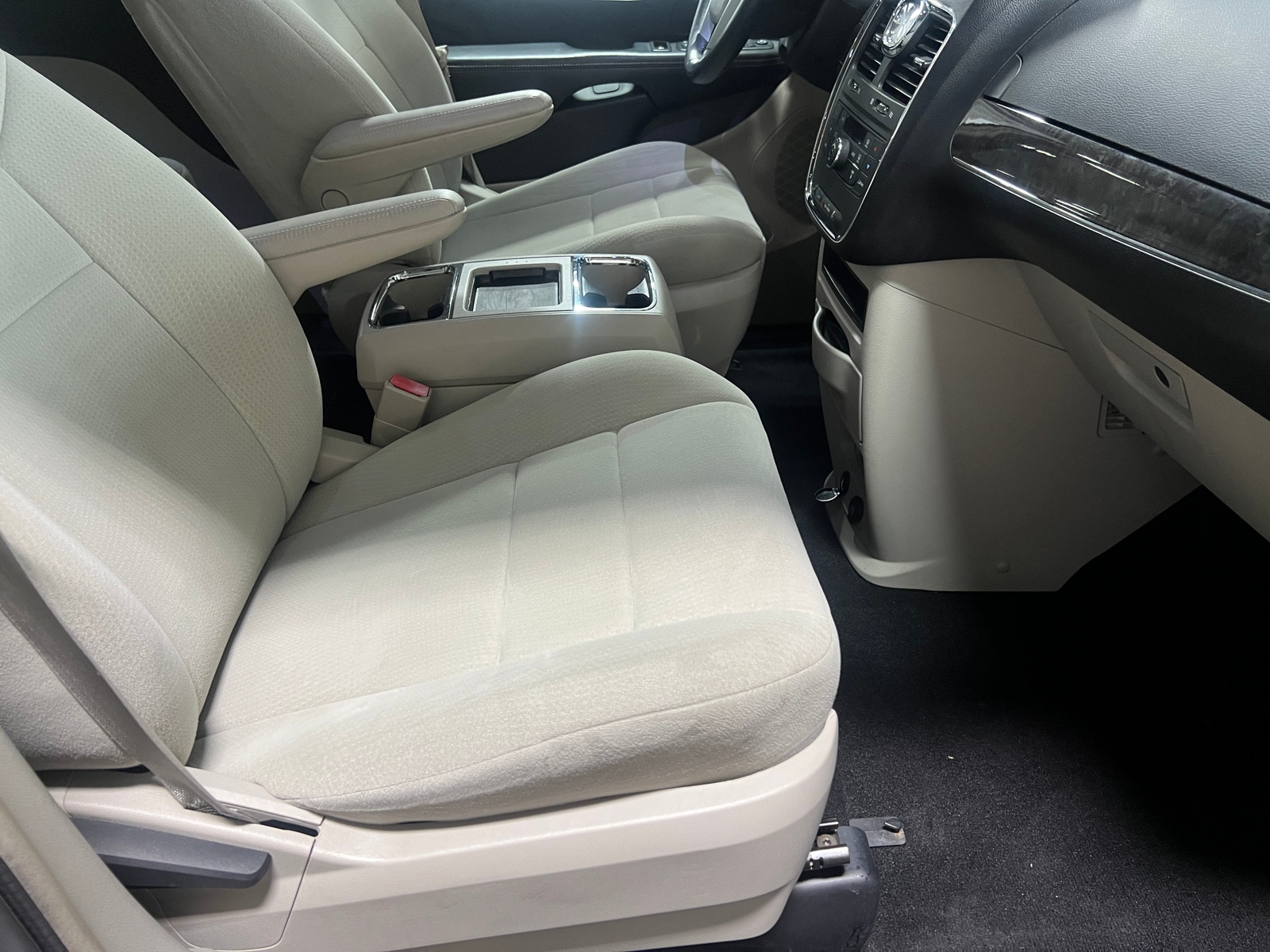 Thumbnail: 2012 Chrysler Town & Country - 2