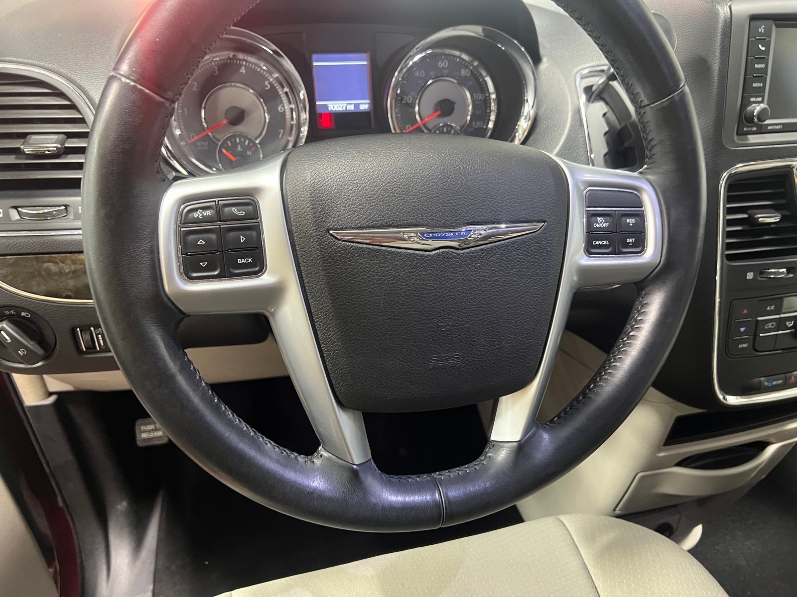 Thumbnail: 2012 Chrysler Town & Country - 5