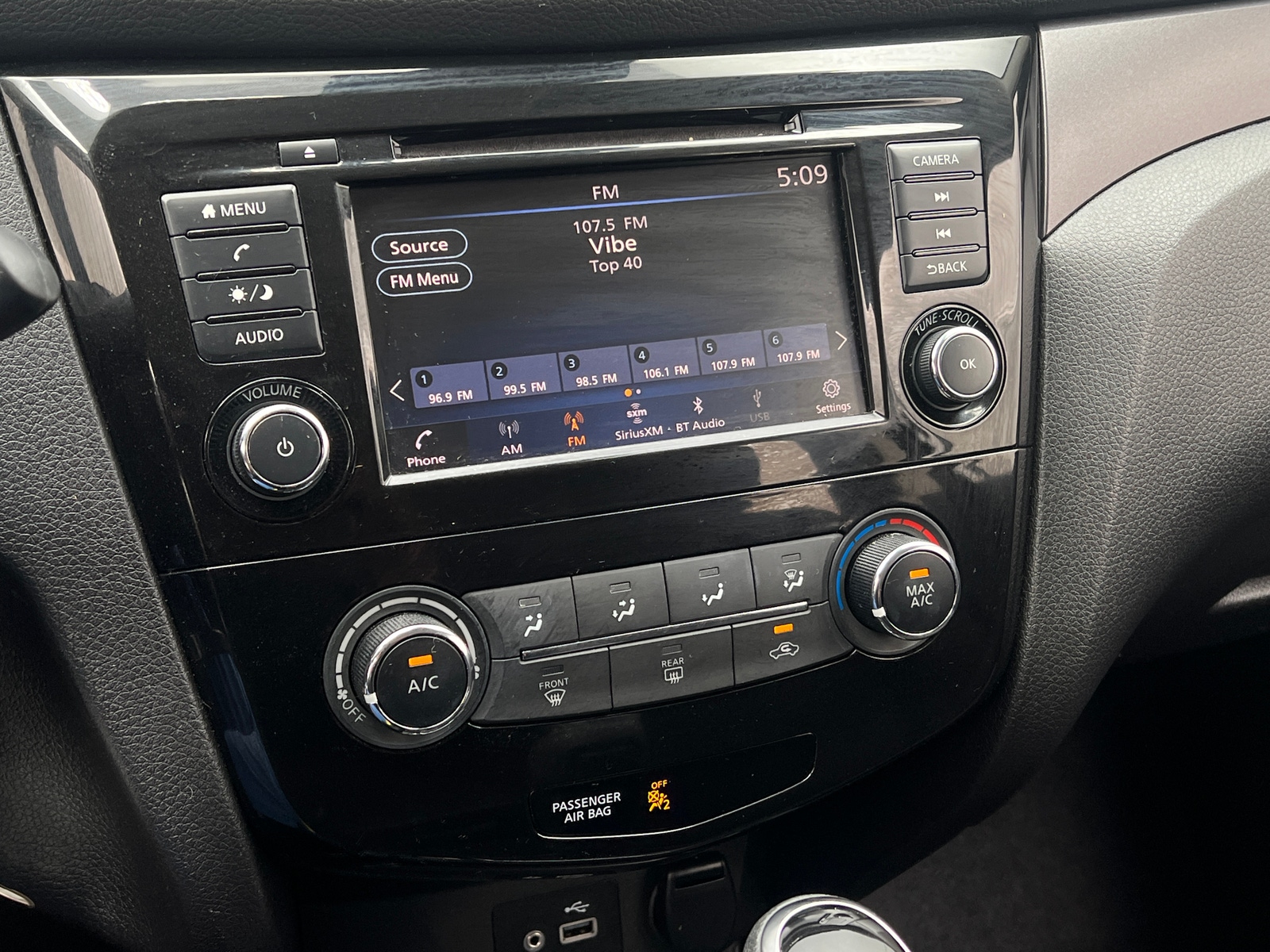 Thumbnail: 2021 Nissan Rogue Sport - 4