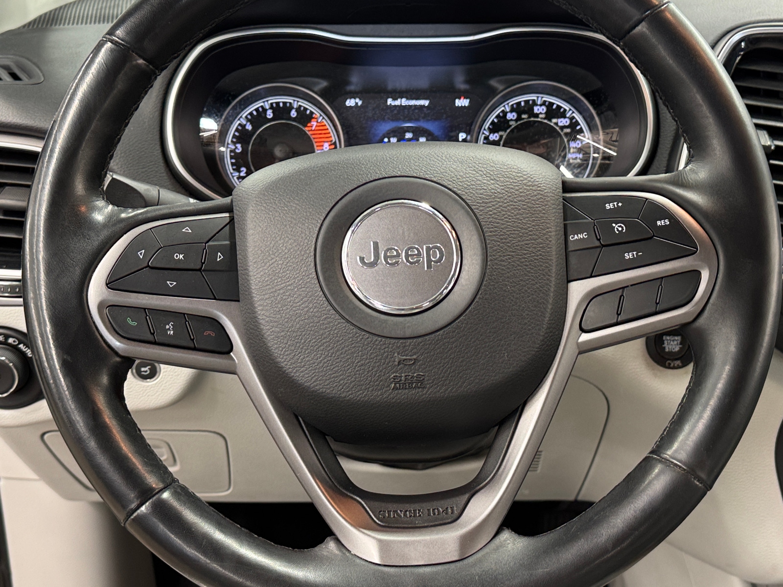 Thumbnail: 2019 Jeep Cherokee - 4