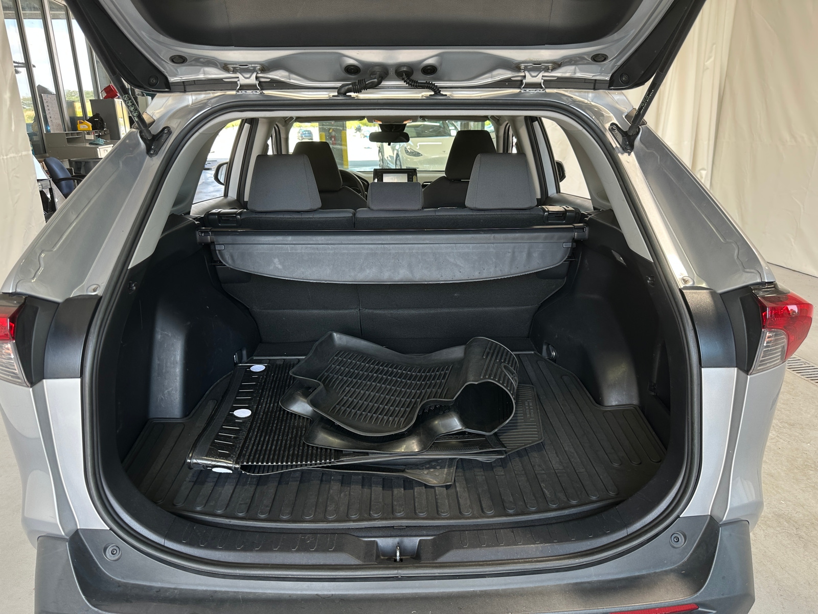 Thumbnail: 2019 Toyota RAV4 - 7