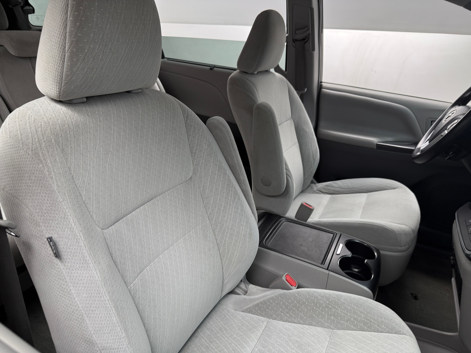 Thumbnail: 2016 Toyota Sienna - 2