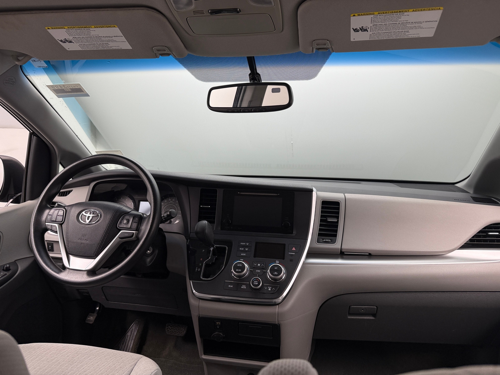 Thumbnail: 2016 Toyota Sienna - 3