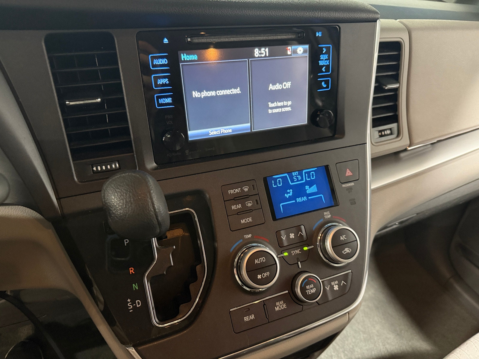 Thumbnail: 2016 Toyota Sienna - 4
