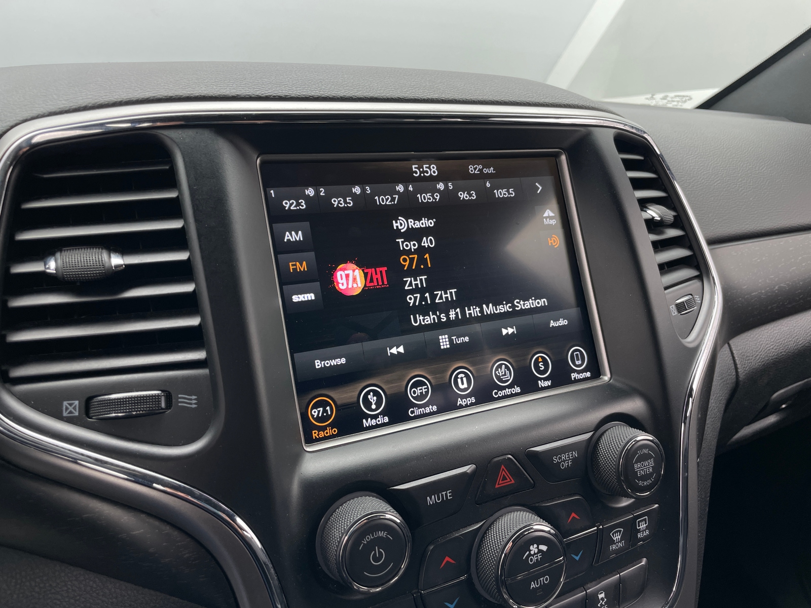 Thumbnail: 2018 Jeep Grand Cherokee - 3