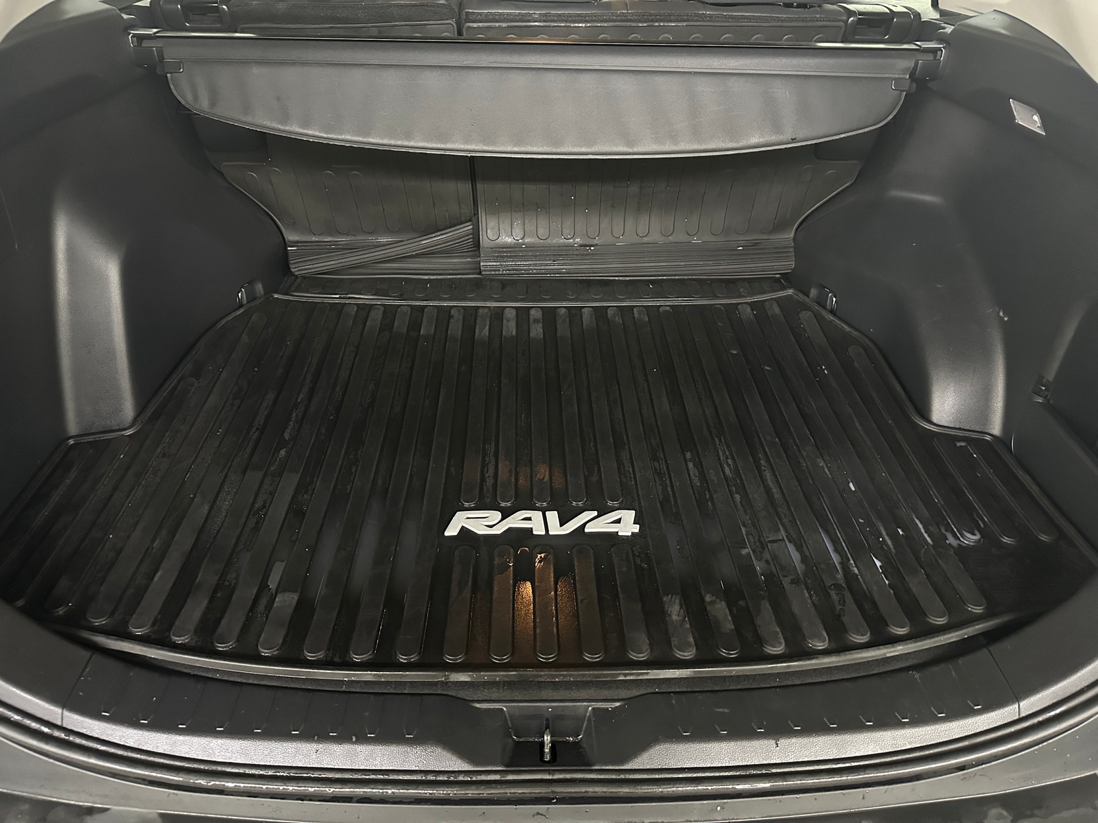 Thumbnail: 2021 Toyota RAV4 - 6