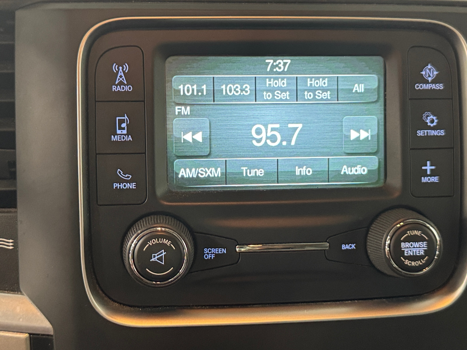 Thumbnail: 2020 RAM 1500 Classic - 4