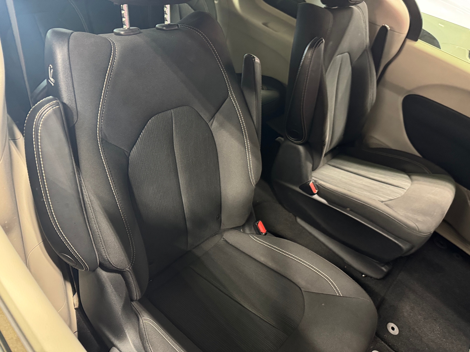 Thumbnail: 2020 Chrysler Voyager - 6