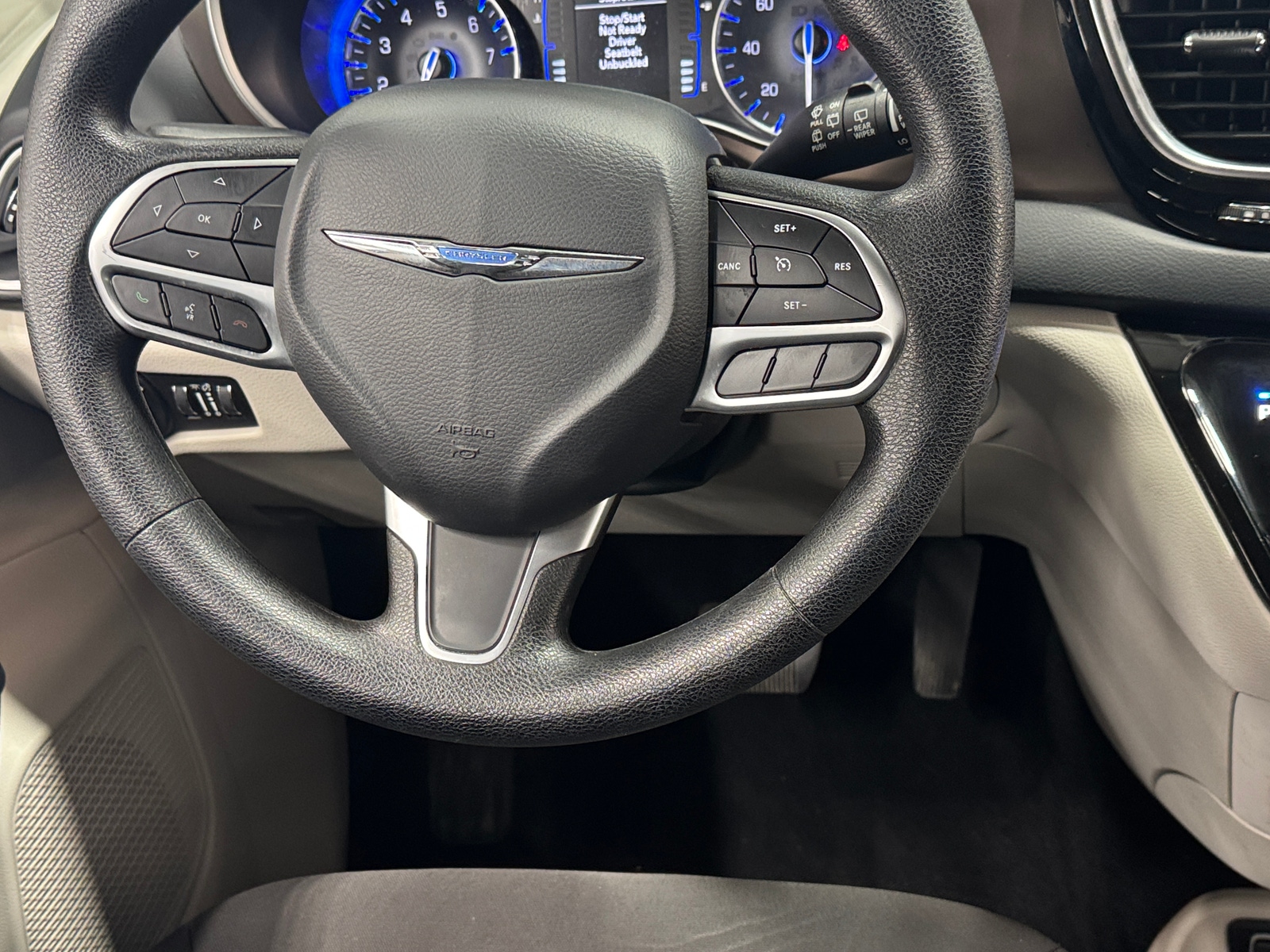 Thumbnail: 2020 Chrysler Voyager - 5
