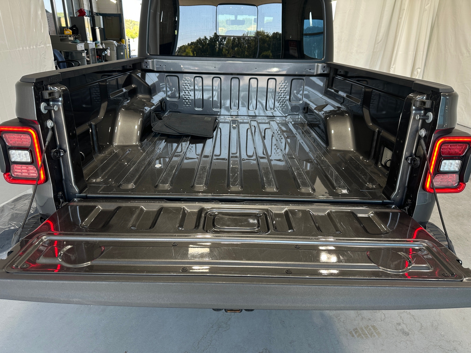 Thumbnail: 2023 Jeep Gladiator - 6