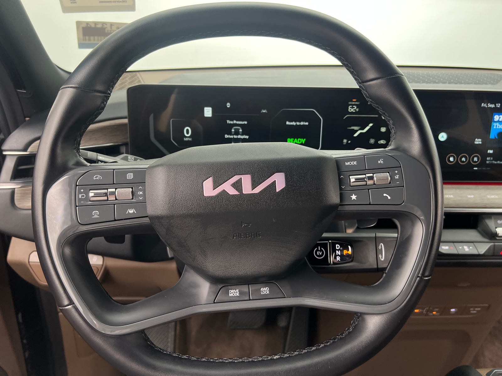 Thumbnail: 2024 Kia EV9 - 4