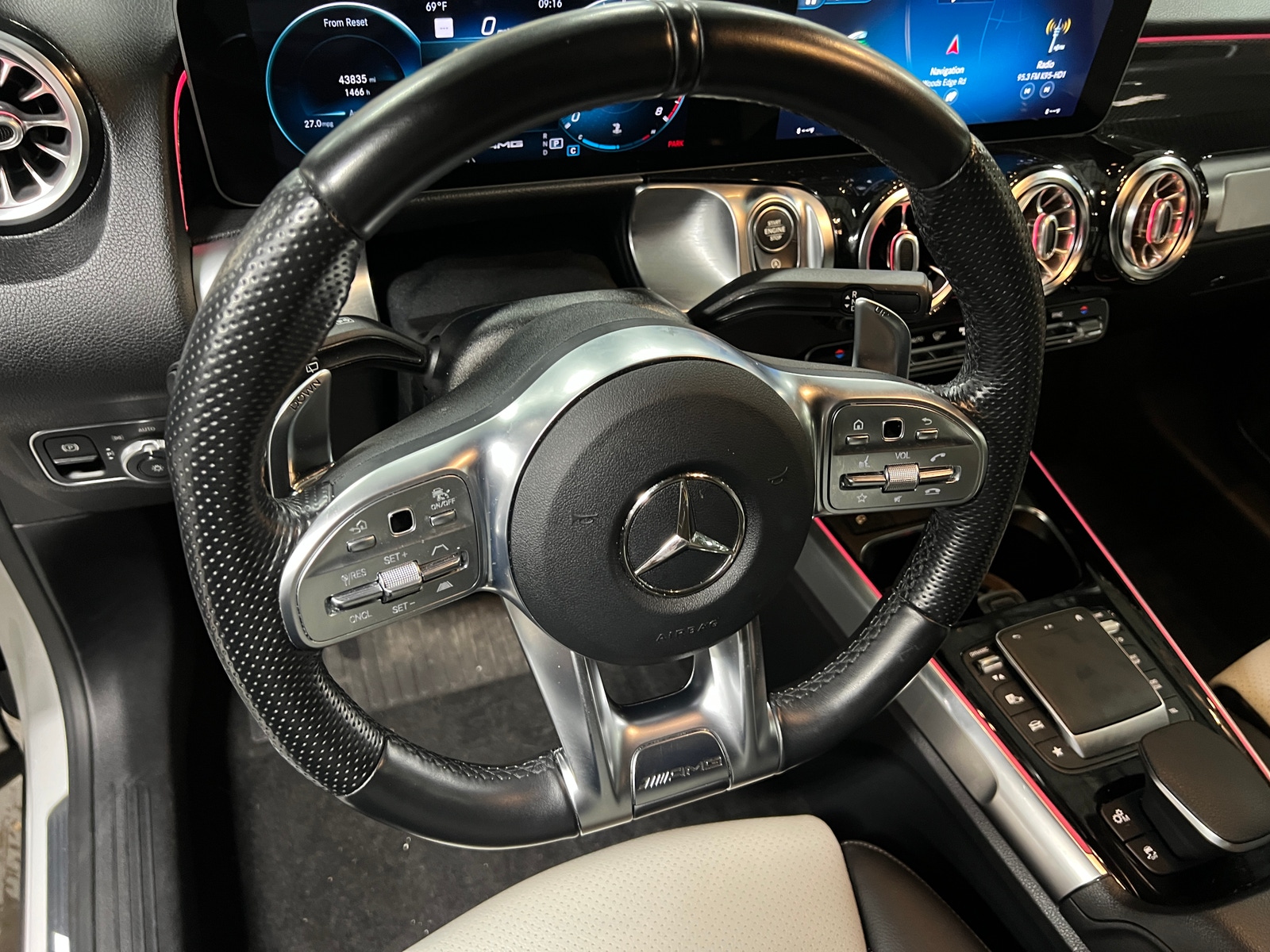 Thumbnail: 2021 Mercedes-Benz GLB - 3