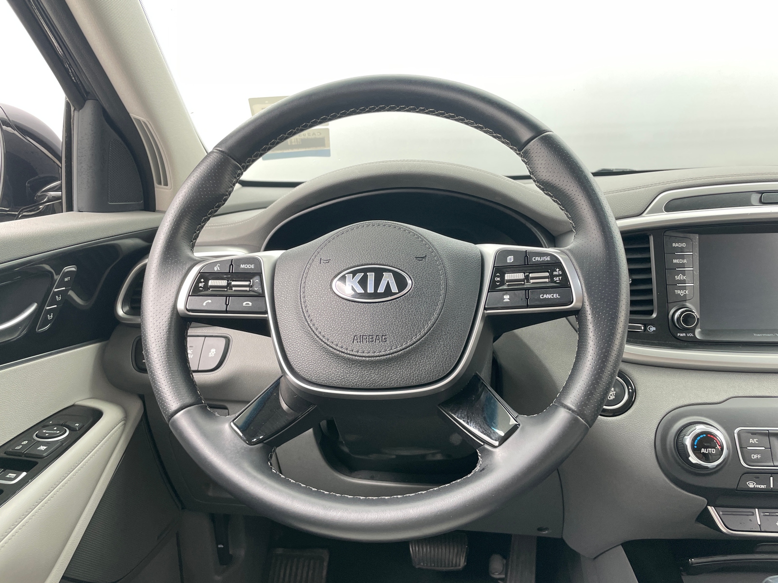 Thumbnail: 2019 Kia Sorento - 4