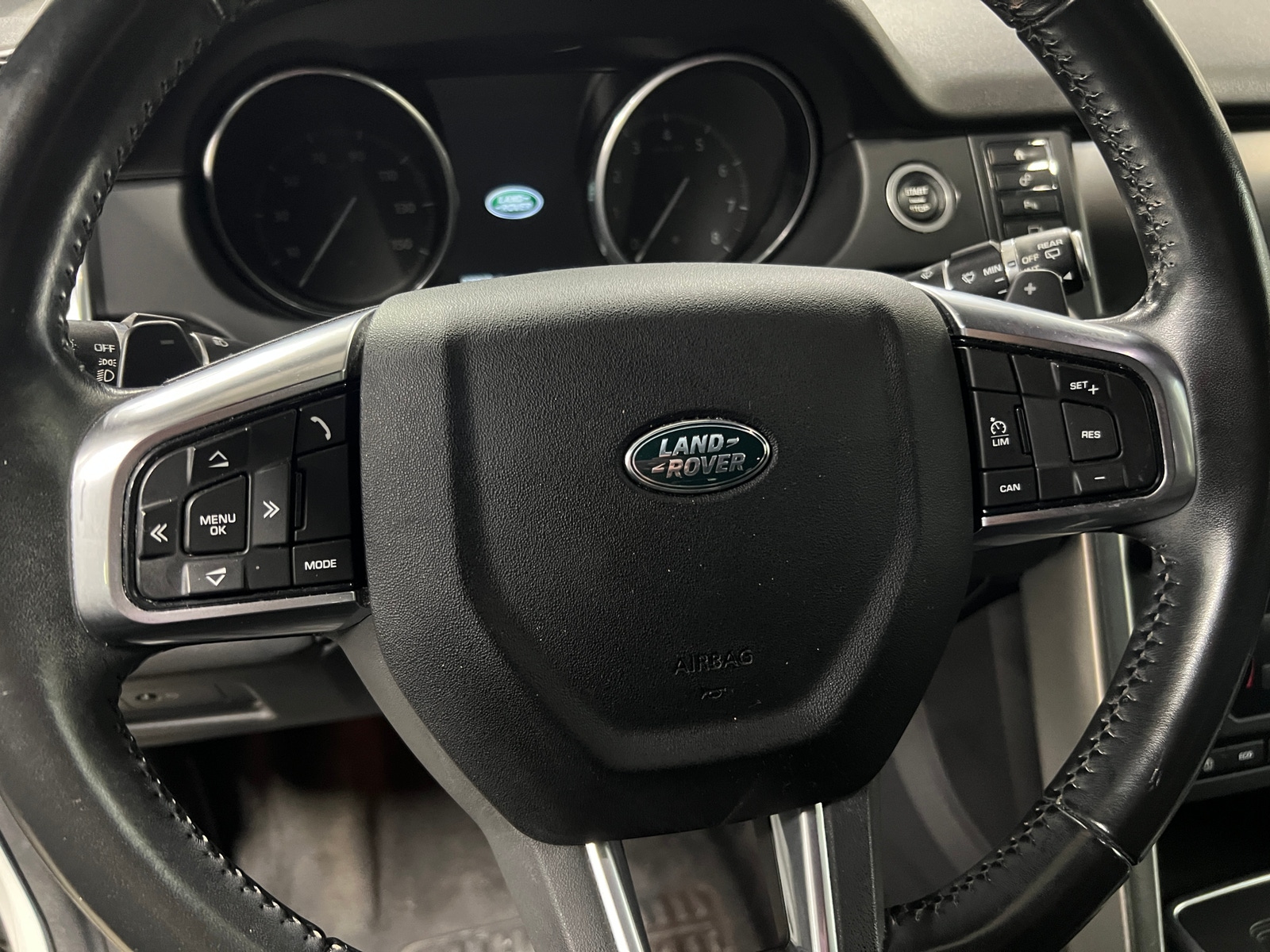 Thumbnail: 2018 Land Rover Discovery Sport - 4