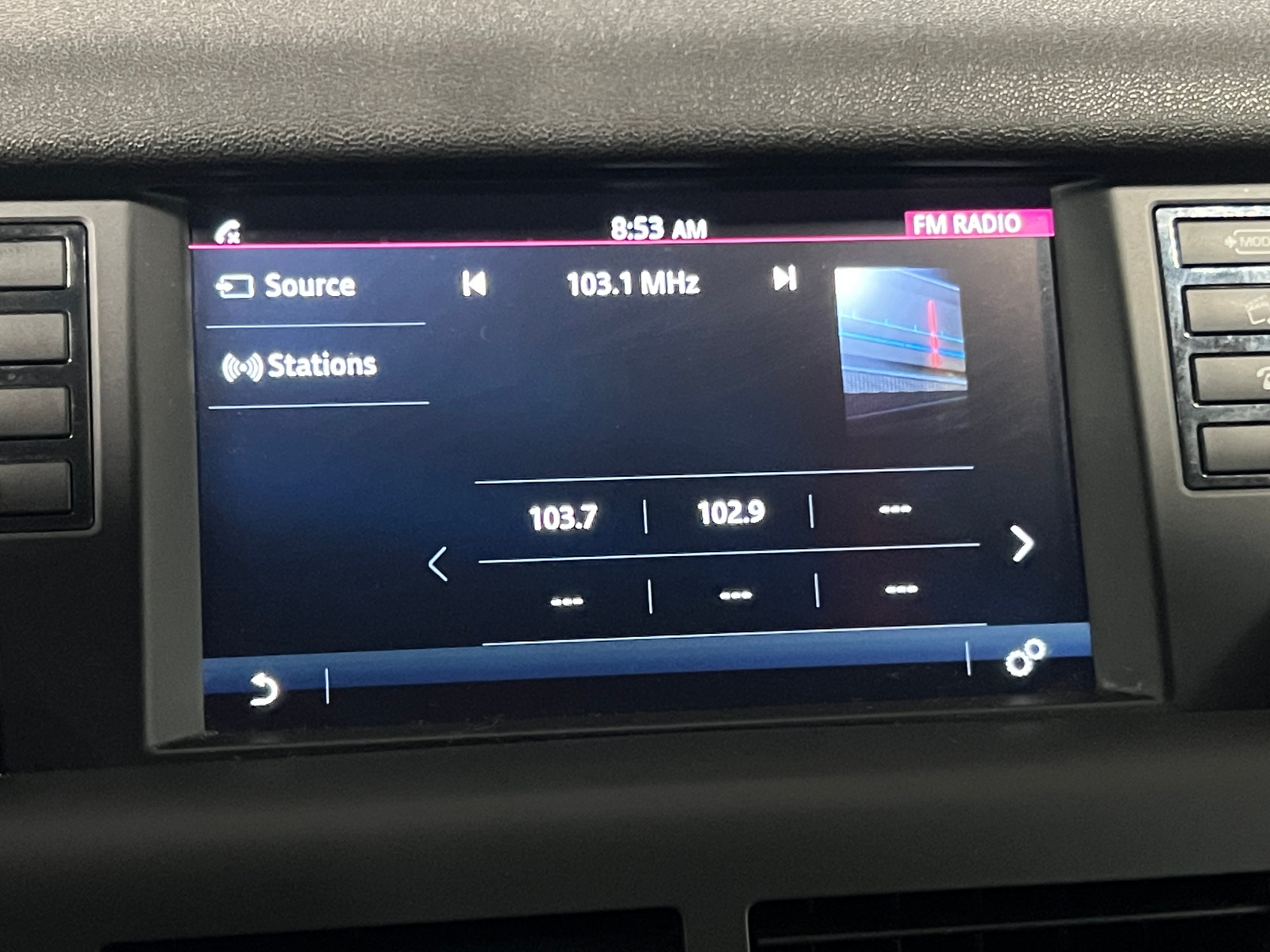 Thumbnail: 2018 Land Rover Discovery Sport - 3