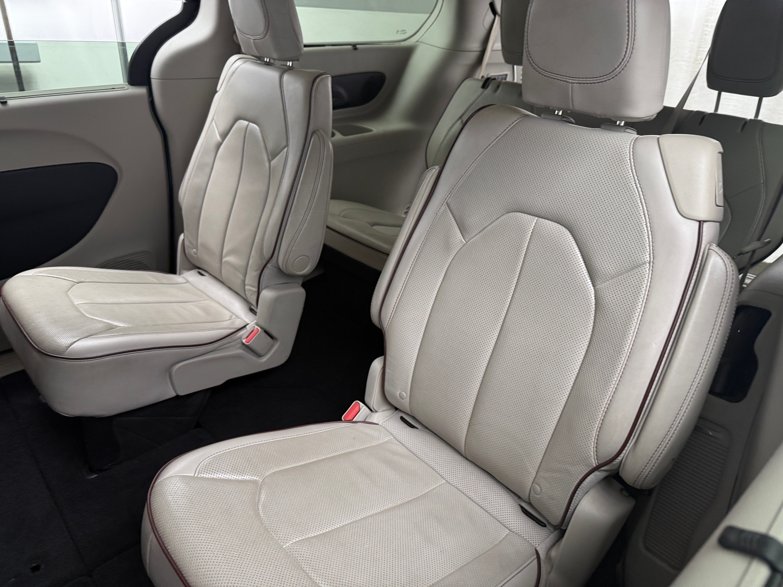 Thumbnail: 2018 Chrysler Pacifica - 5