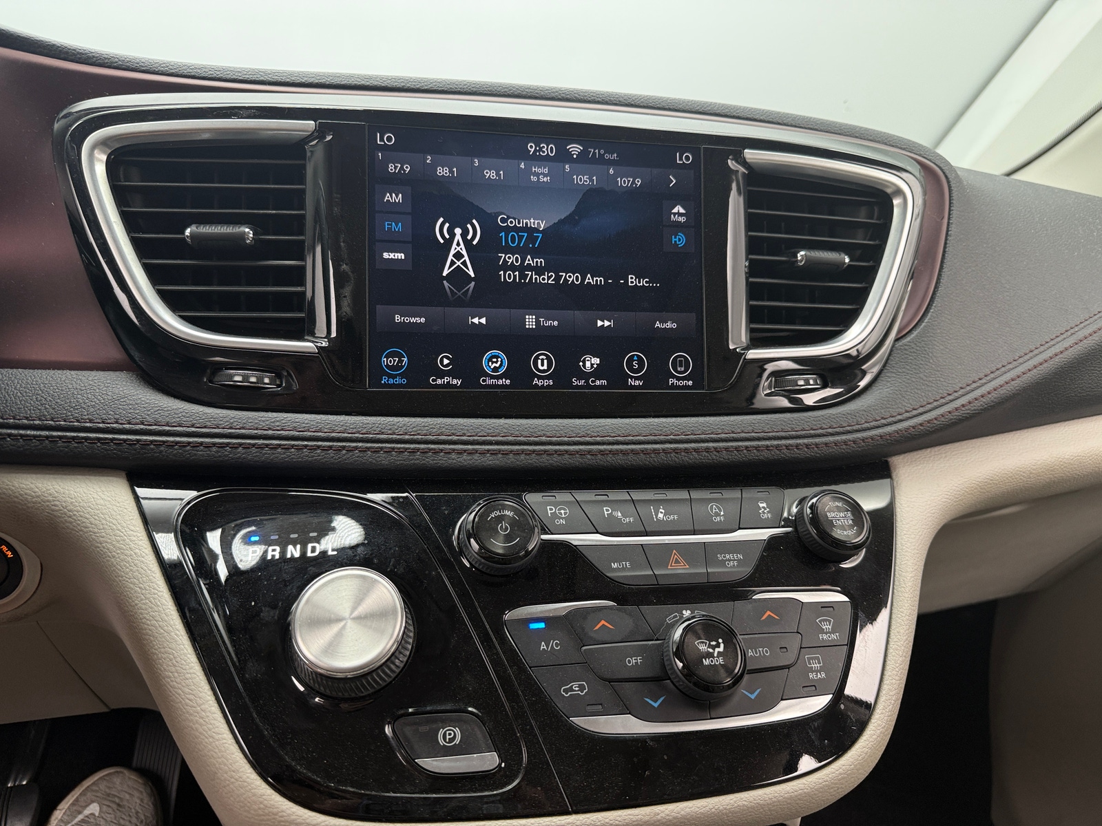 Thumbnail: 2018 Chrysler Pacifica - 3