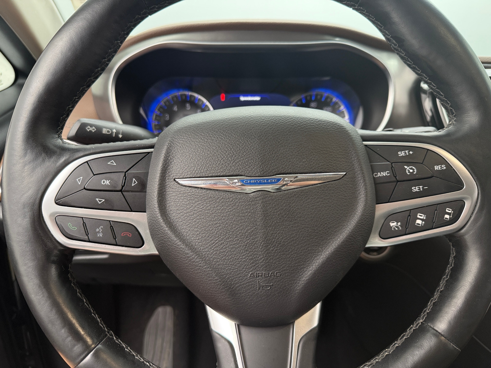 Thumbnail: 2017 Chrysler Pacifica - 4