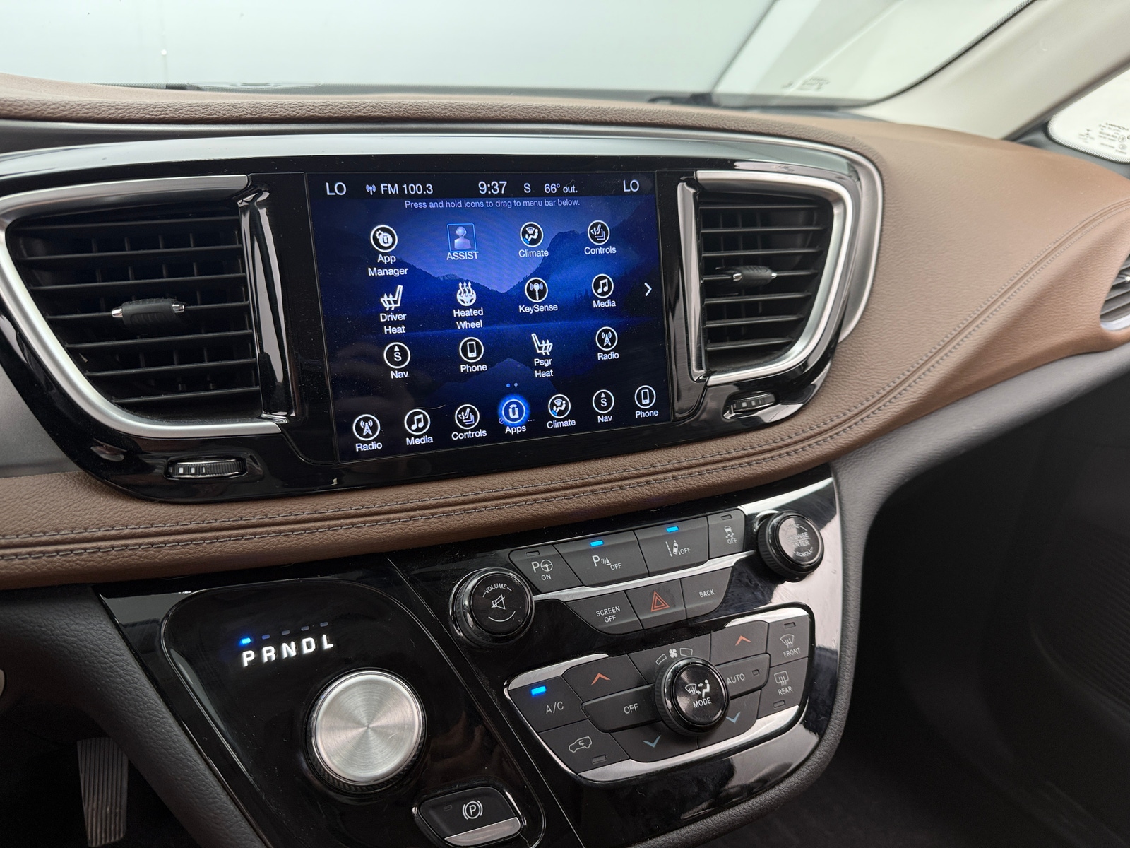 Thumbnail: 2017 Chrysler Pacifica - 3
