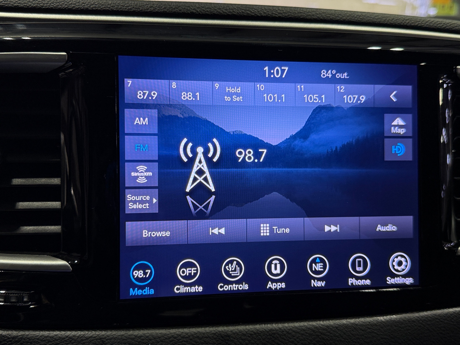 Thumbnail: 2020 Chrysler Pacifica - 3