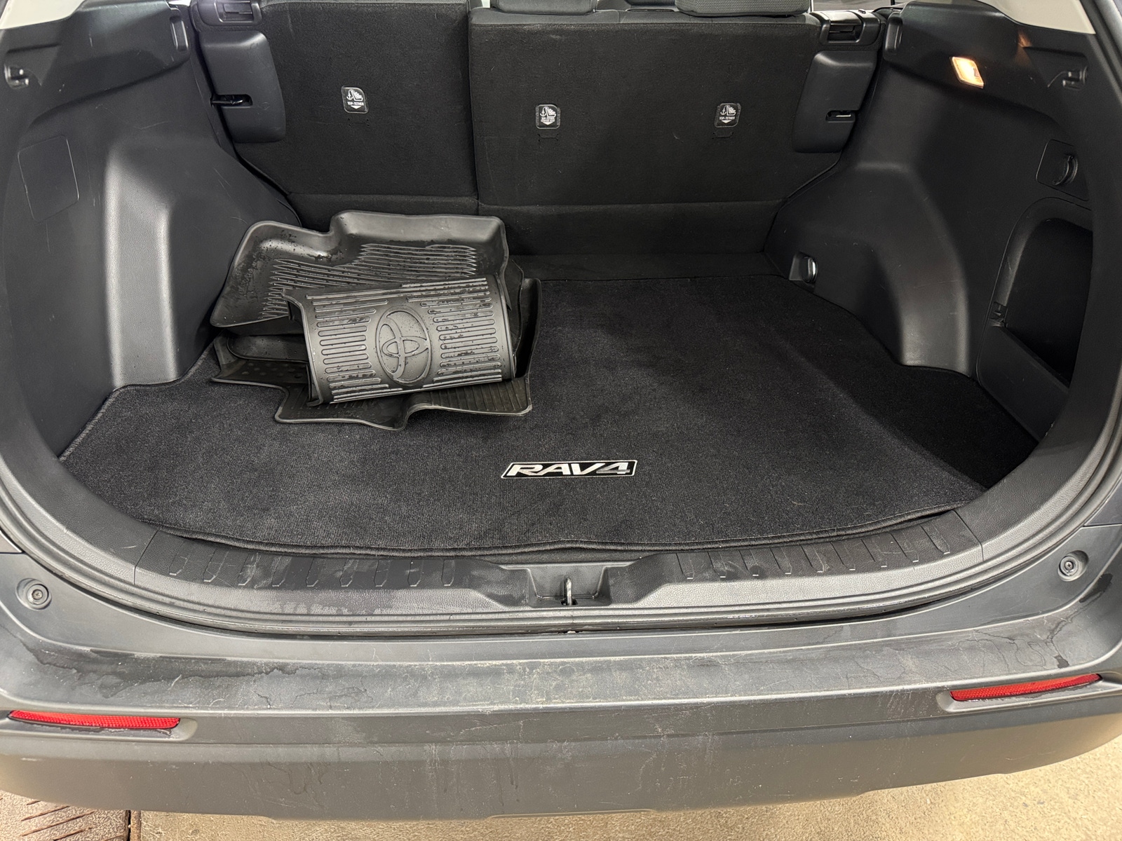 Thumbnail: 2019 Toyota RAV4 - 7