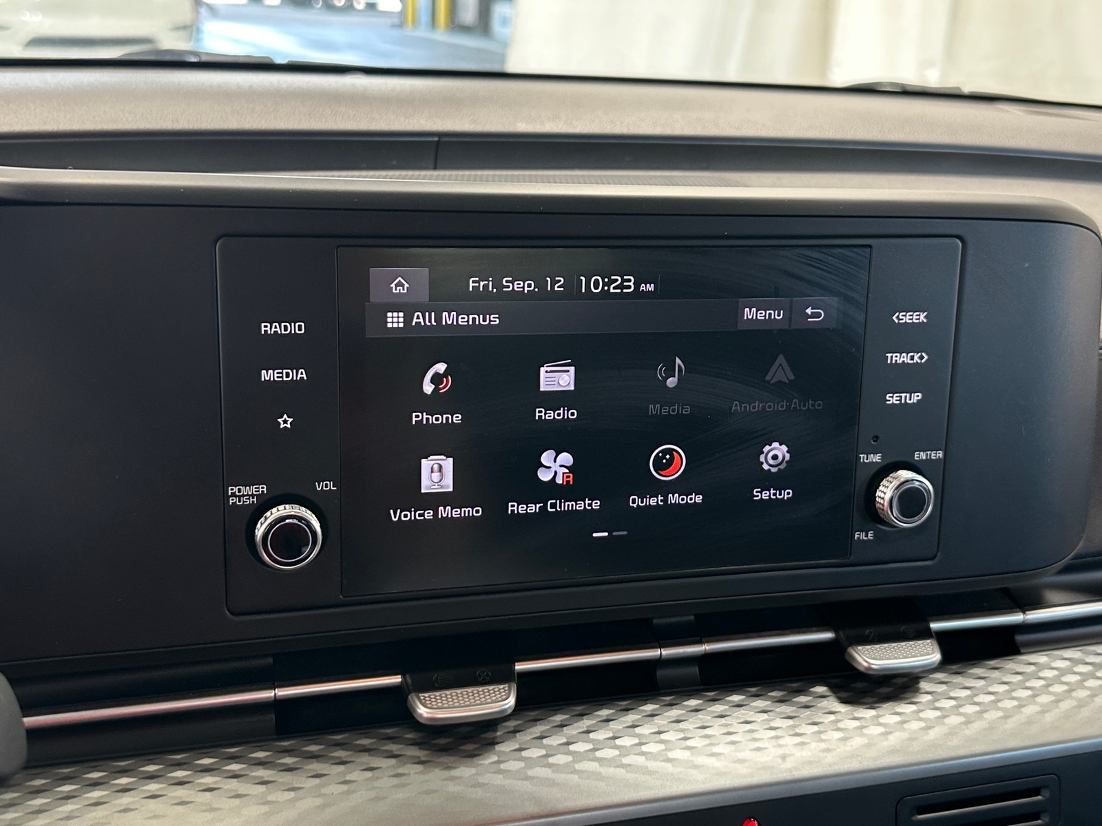 Thumbnail: 2022 Kia Carnival - 4