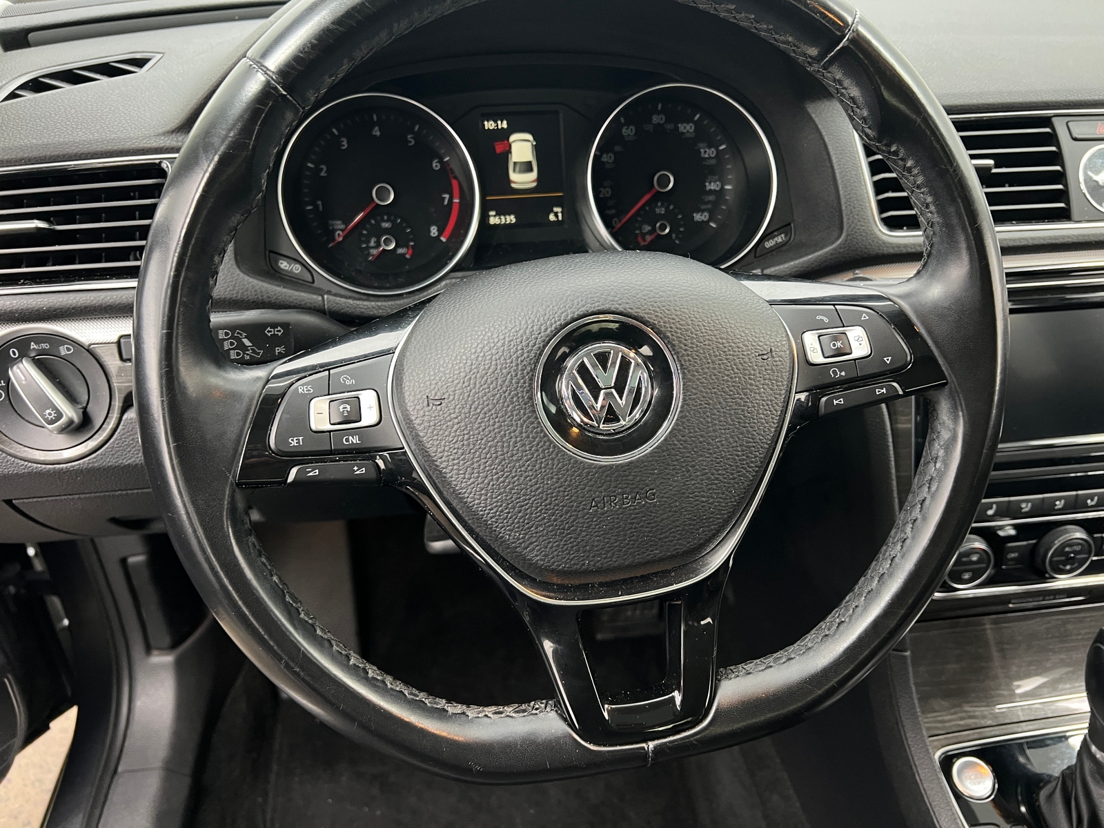 Thumbnail: 2017 Volkswagen Passat - 4