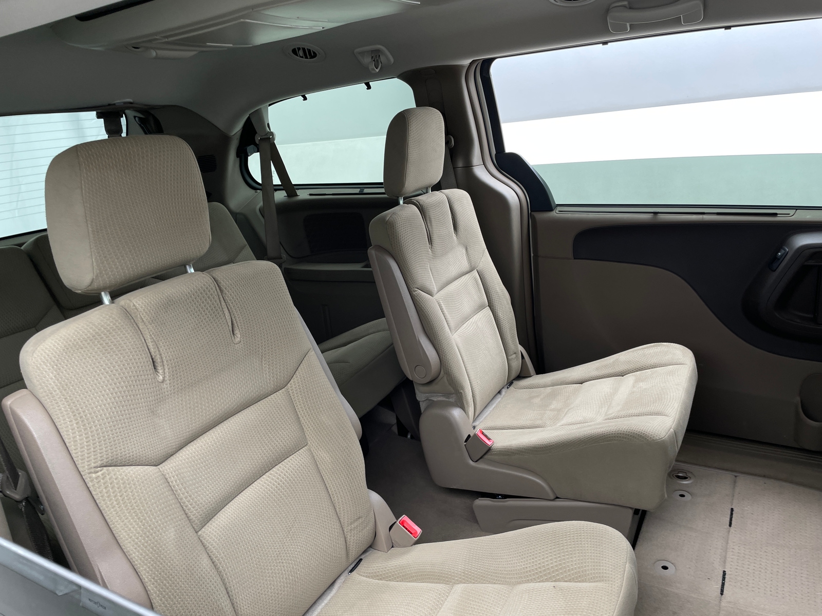 Thumbnail: 2015 Chrysler Town & Country - 5