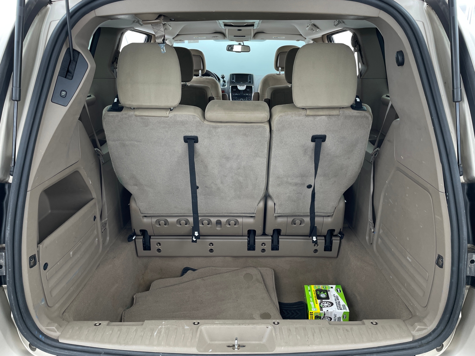 Thumbnail: 2015 Chrysler Town & Country - 6