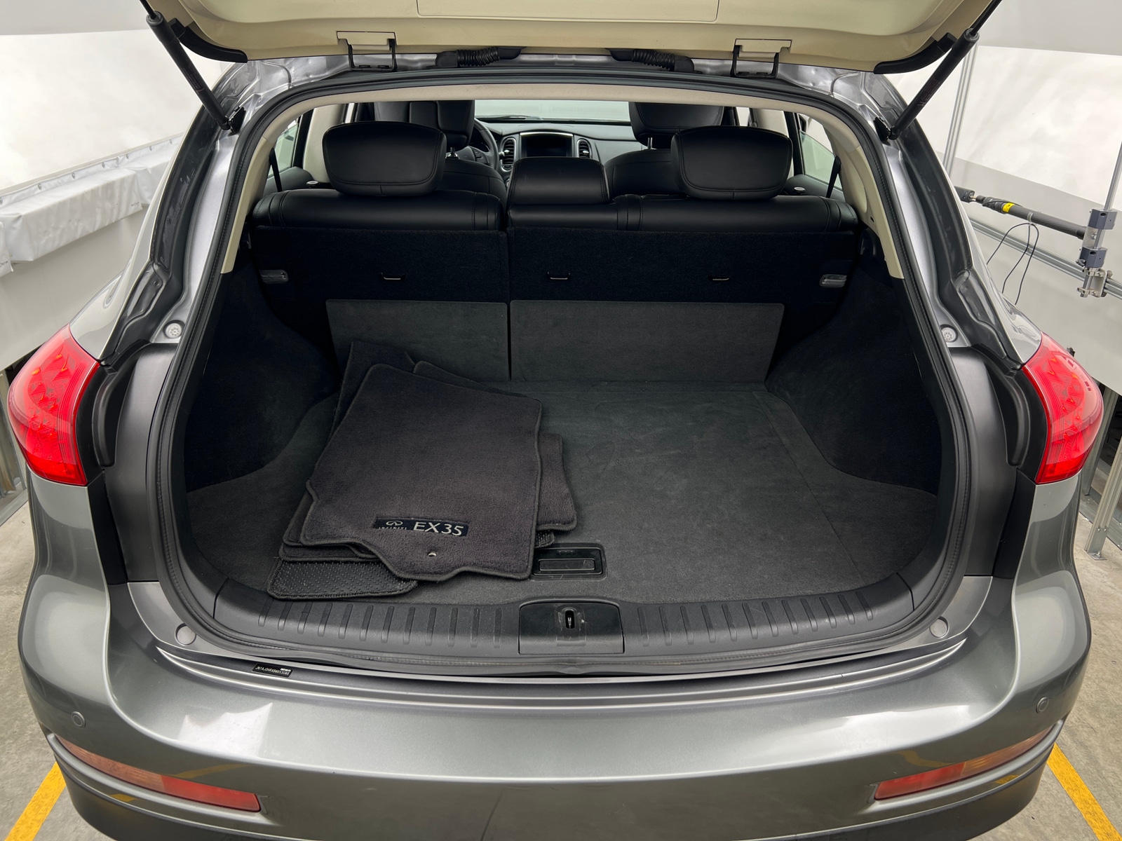 Thumbnail: 2011 INFINITI EX35 - 6