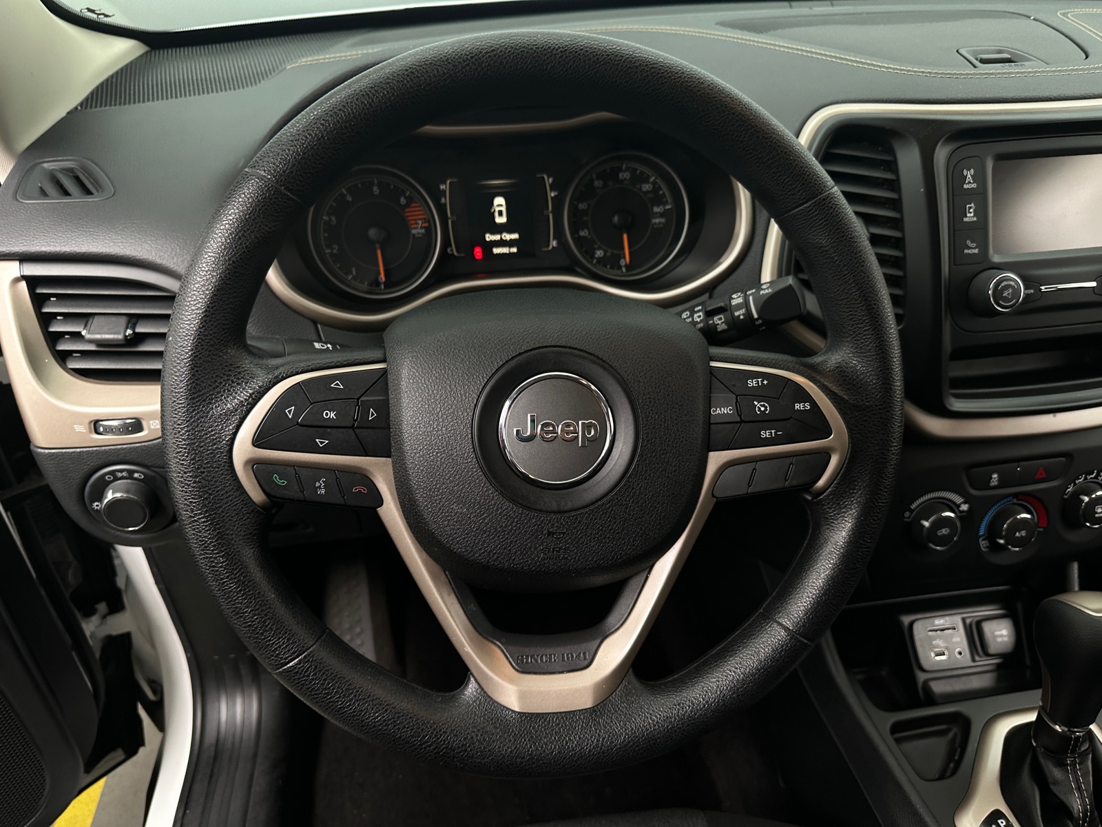 Thumbnail: 2016 Jeep Cherokee - 5