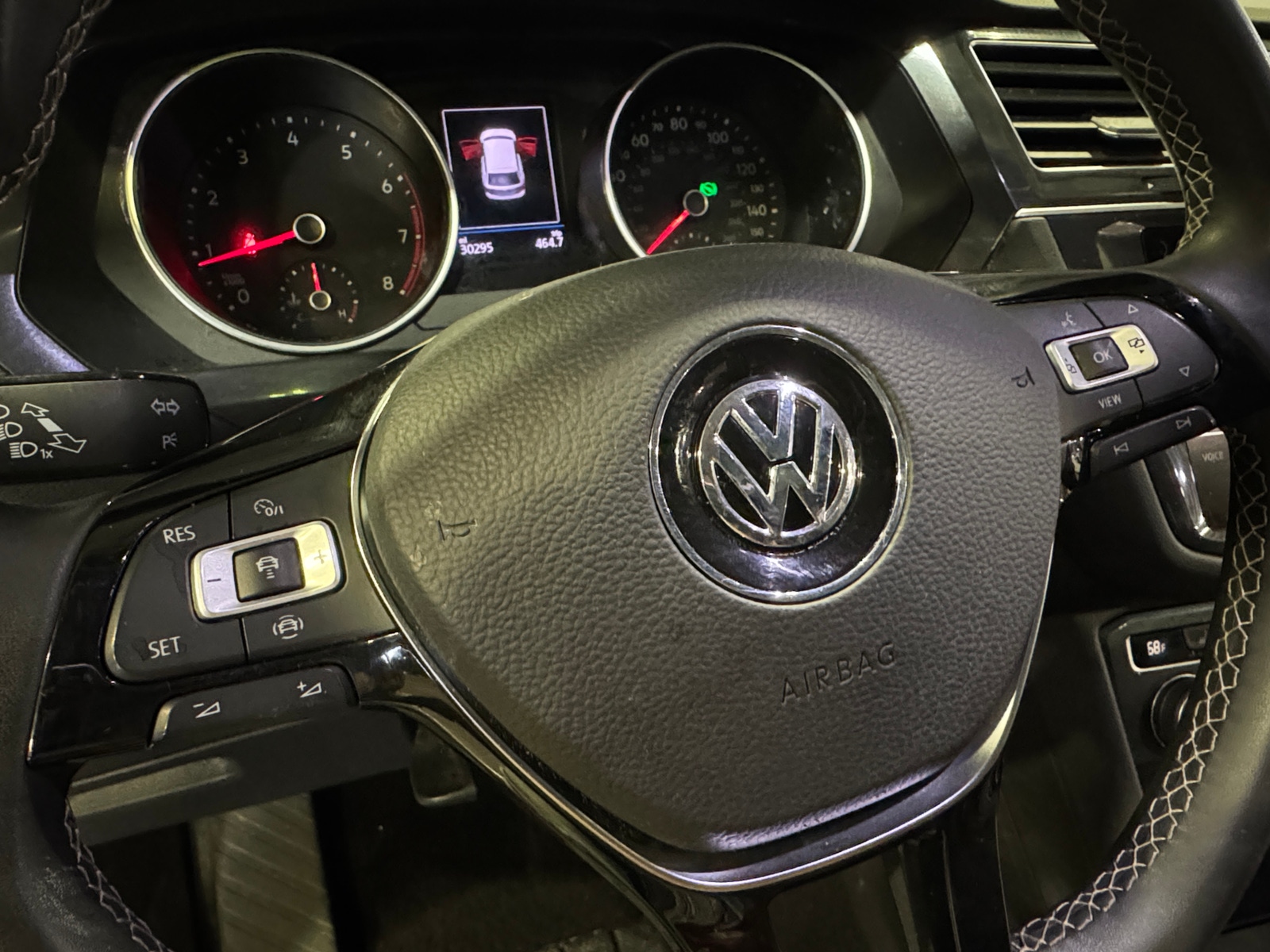 Thumbnail: 2021 Volkswagen Tiguan - 4