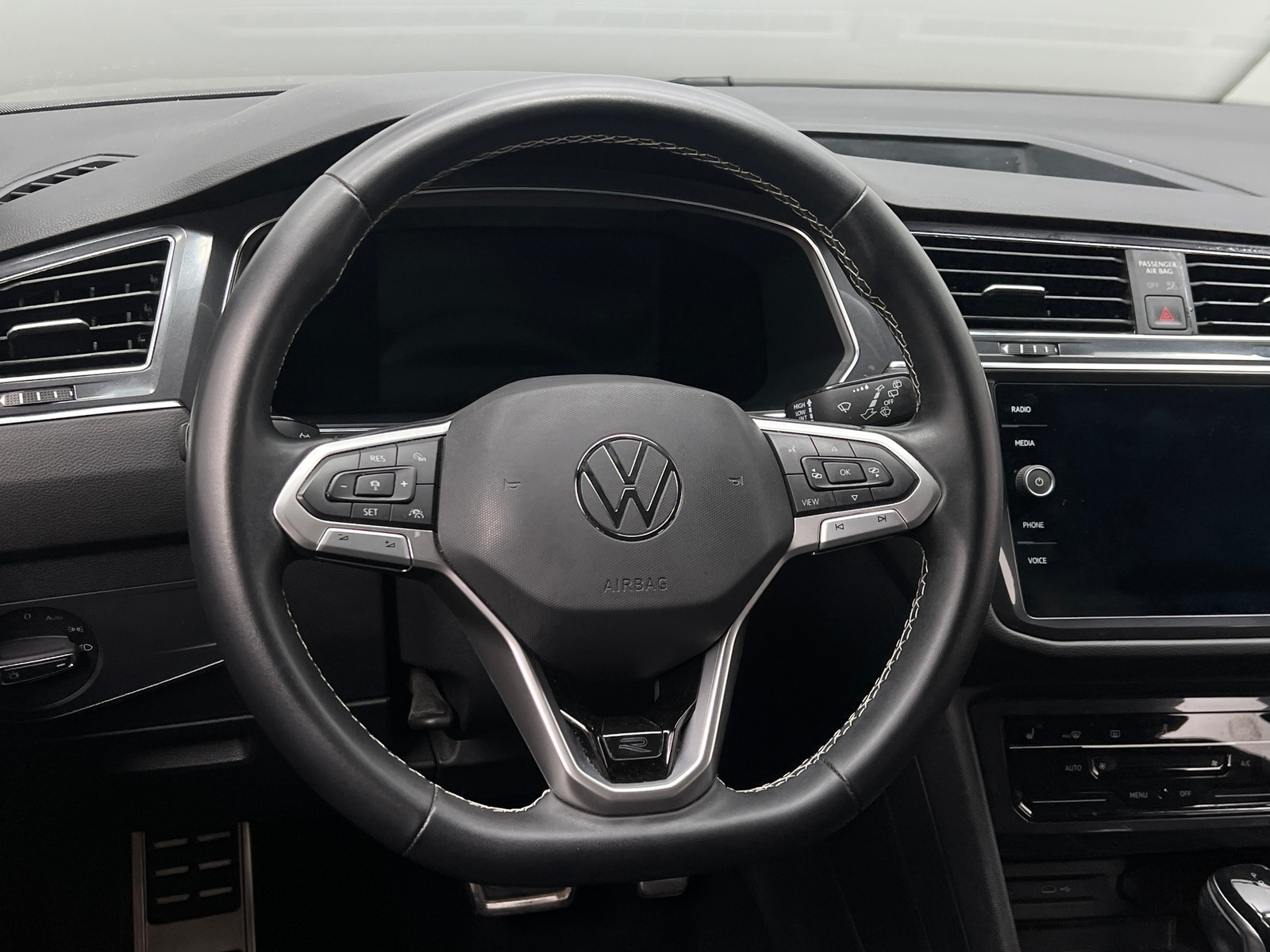 Thumbnail: 2023 Volkswagen Tiguan - 4