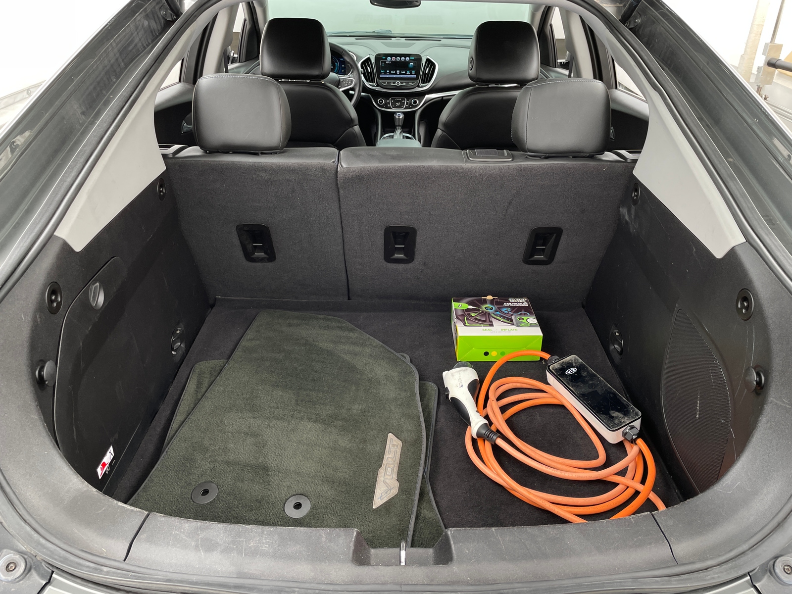 Thumbnail: 2017 Chevrolet Volt - 6