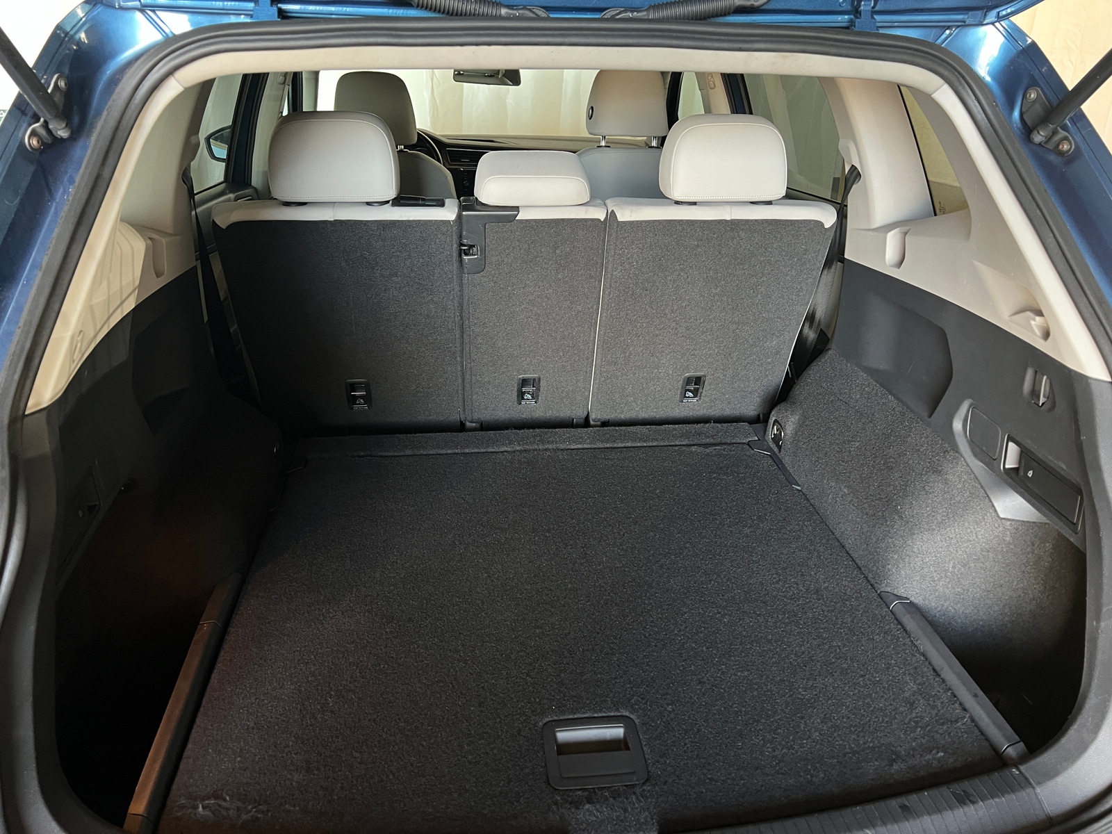 Thumbnail: 2019 Volkswagen Tiguan - 6