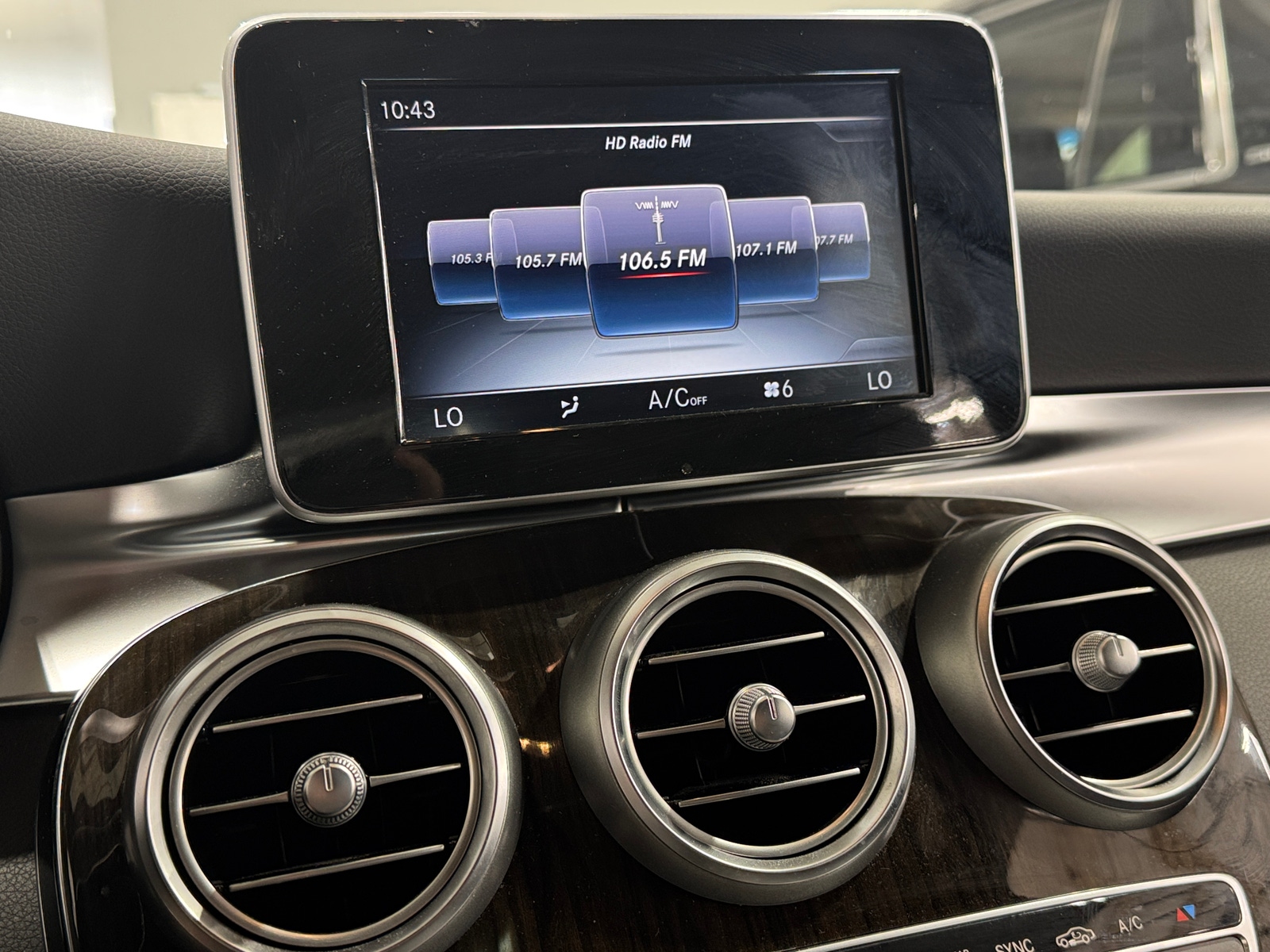 Thumbnail: 2017 Mercedes-Benz GLC - 3