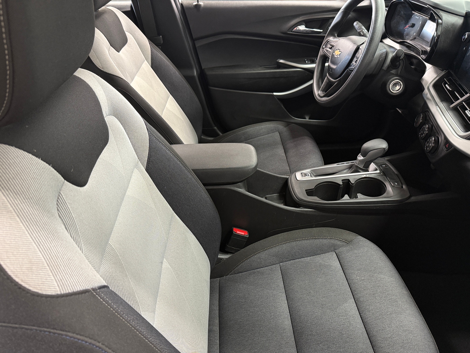 Thumbnail: 2025 Chevrolet Trax - 2