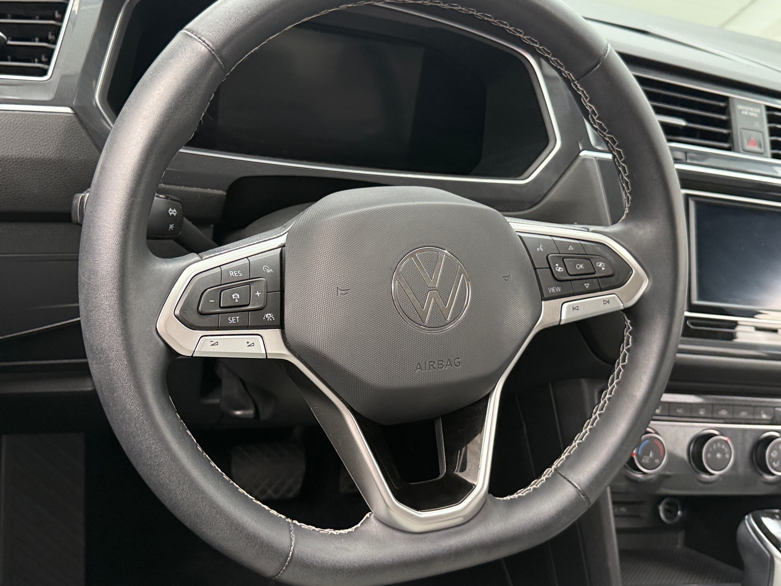 Thumbnail: 2022 Volkswagen Tiguan - 5