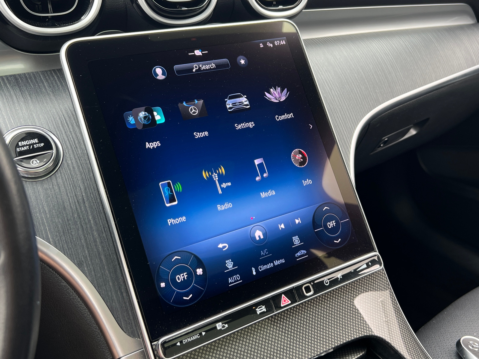 Thumbnail: 2024 Mercedes-Benz C-Class - 3